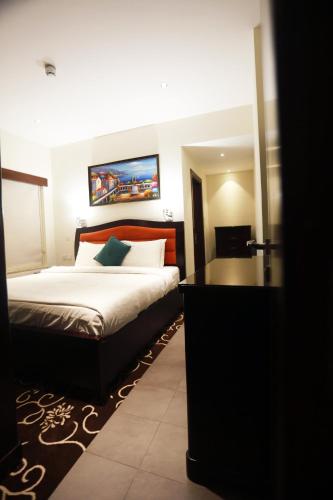 Postel nebo postele na pokoji v ubytování Naylover Hotel Suites