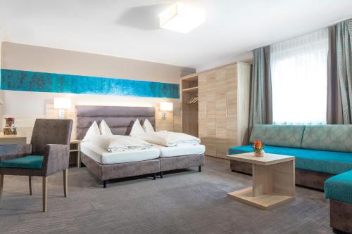 Un pat sau paturi într-o cameră la Hotel Neue Post