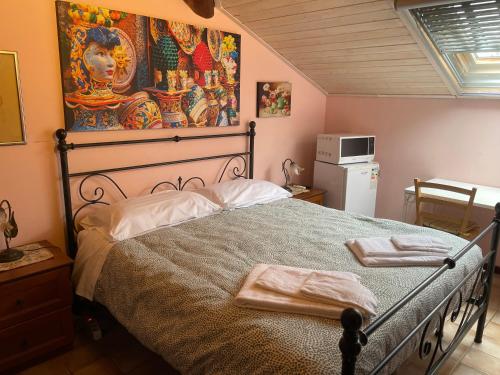 a bedroom with a bed with two towels on it at B&B Etna Country in Tremestieri Etneo