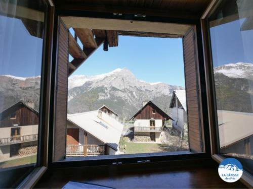a window with a view of a mountain view at "La bâtisse des prés" in Puy-Saint-Vincent