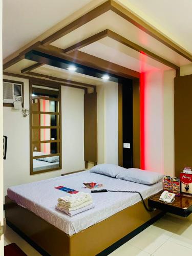 Tempat tidur dalam kamar di Hotel Sogo - Dau, Pampanga