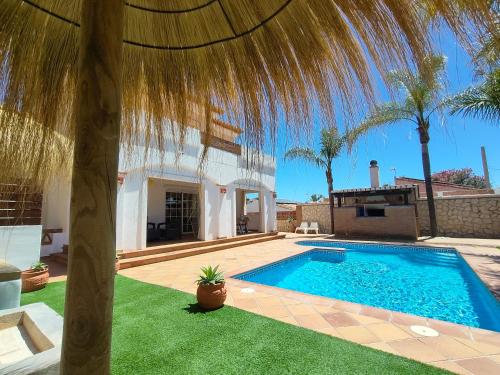 Piscina de la sau aproape de Casa Pozuelo
