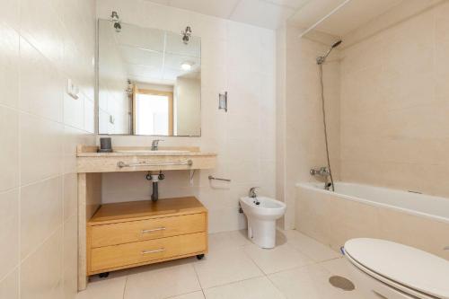 Phòng tắm tại Apartamento Mar del Sur Vera Playa- jacuzzi privado todo el año