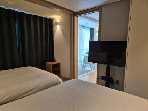 Katil atau katil-katil dalam bilik di The solid residence - Elbon the stay by haeundae