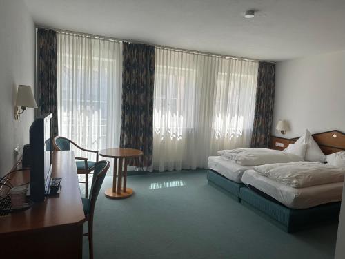 Una cama o camas en una habitación de ST Hotel