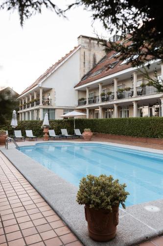 a large swimming pool in front of a hotel at Villa Covelo in Poio