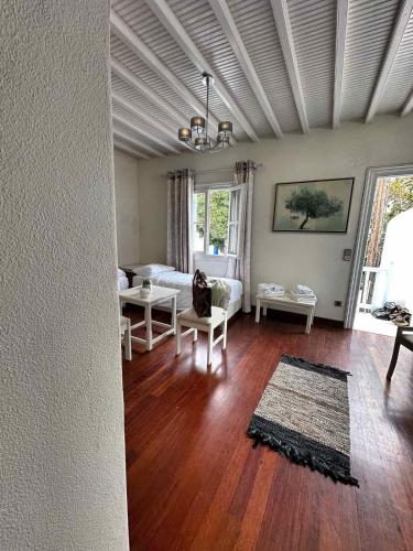 Le Coq Apartments