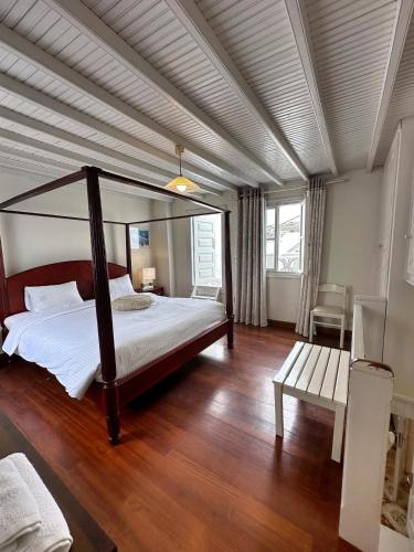 Le Coq Apartments