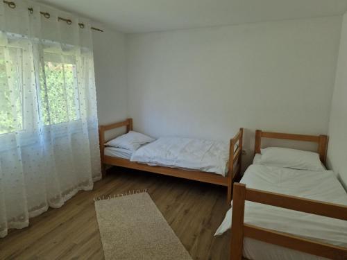 Ένα ή περισσότερα κρεβάτια σε δωμάτιο στο Sofija, Guests House
