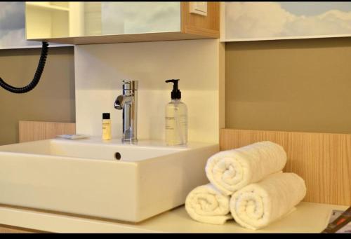 Een badkamer bij East İstanbul Airport Hotels & Free Transportation