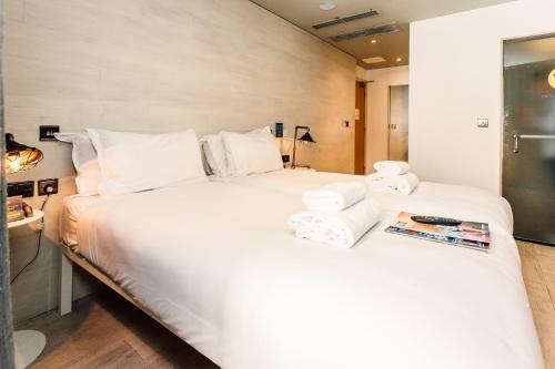 En eller flere senge i et værelse på Stay Central Hotel