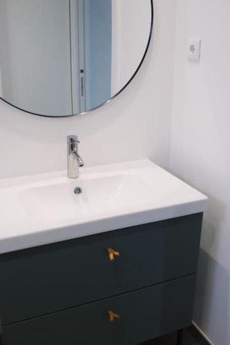 a bathroom with a sink and a mirror at Casa Oliva - Casa do Lago in Porto de Mós