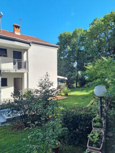 a view of a house with a yard at Apartmani ViVa in Lovran