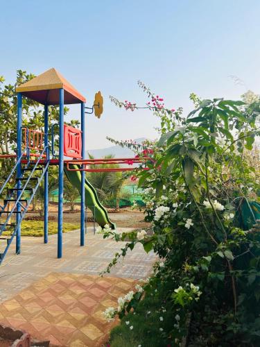 Herní místnost nebo prostor pro děti v ubytování Shritej Farm by Joy Suites