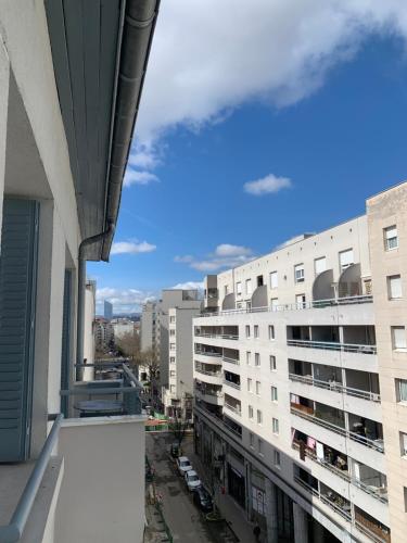 a view from the balcony of an apartment building at Appartement moderne avec garage et accès métro à 100m in Villeurbanne