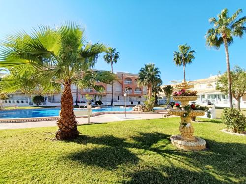 Sunny Blue Home - near Pools, Beach and Golf