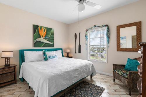 Postel nebo postele na pokoji v ubytování Ocean Club at Turtle Mound 101