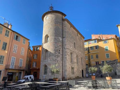 Hyères studio refait à neuf dans la cité médiévale