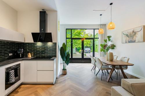 a kitchen and dining room with a table and chairs at Stylish apartment next to the Amstel River - Unit C in Amsterdam