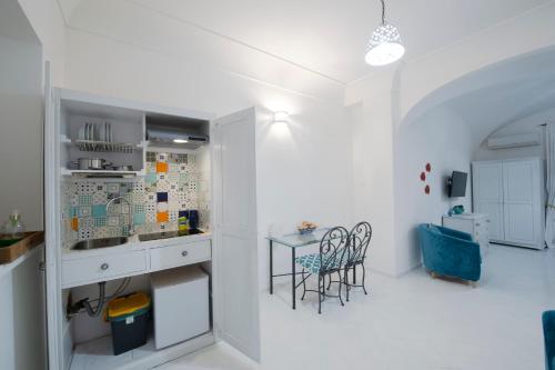Casa Lucibelloにあるキッチンまたは簡易キッチン