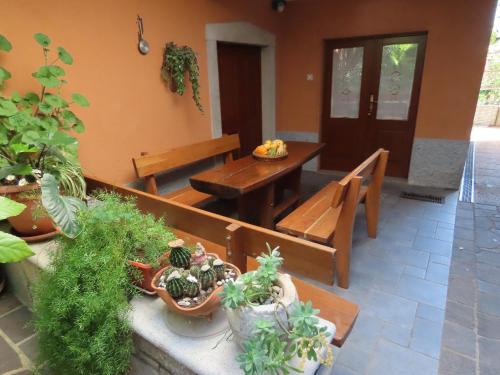 Χώρος καθιστικού στο Nedi's Nest - Cozy Countryside Retreat Under Palmtrees