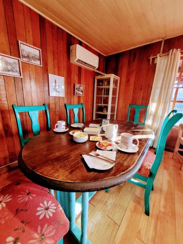 a wooden dining room with a wooden table and chairs at Alojamientos La Casita del Centro in Panguipulli