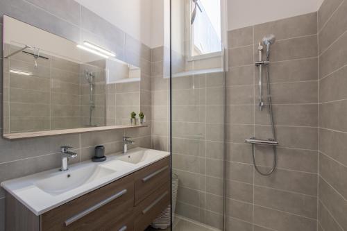 a bathroom with a sink and a shower at T4 Cosy Centre ville Château WIFI in Aubenas