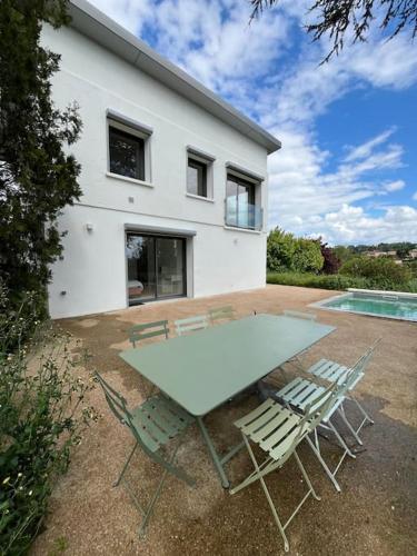 Villa moderne avec piscine