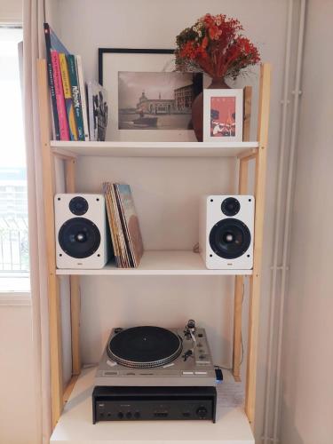 Perfect Studio down the Sacré Coeur