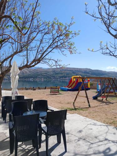 Imagen de la galería de Hotel Biser, en Pag