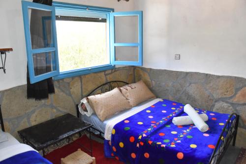 a bedroom with a bed and a window at Hotel AZUL Todra Gorges in Tinerhir