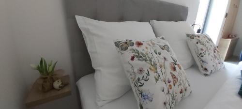Postel nebo postele na pokoji v ubytování Ambasada zieleni