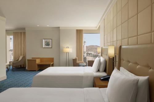 Hilton Hotel & Convention Jabal Omar Makkahにあるベッド