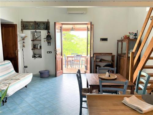 Posezení v ubytování Casa La Papera - in centro a Malfa