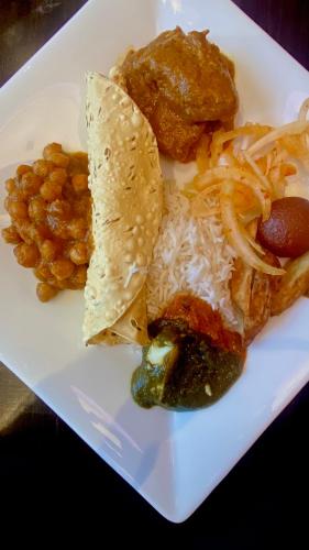 Φαγητό σε αυτό το δωμάτιο σε οικογενειακή κατοικία ή κάπου εκεί κοντά