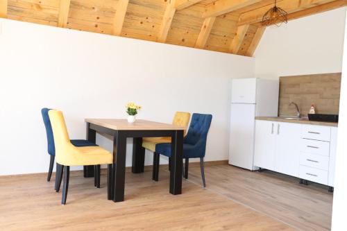 a dining room table and chairs in a kitchen at Bungalov La Repit in Šipovo