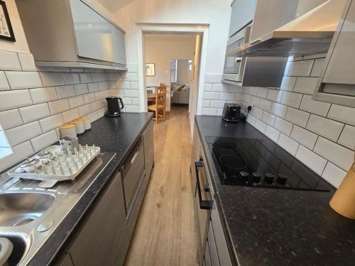 Køkken eller tekøkken på Free Parking, Outdoor Decking - Flanders Cottage