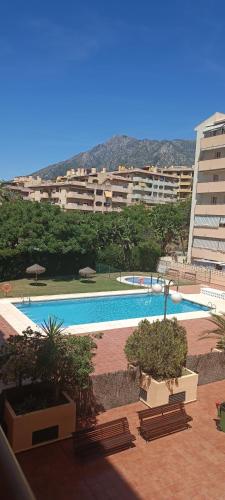 luxury homes Marbella sun beach and pool