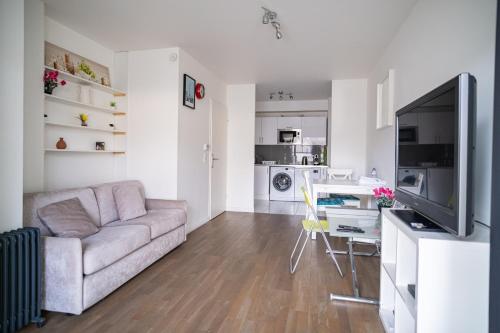 T2 avec parking et balcon près du métro et du parc des expositions