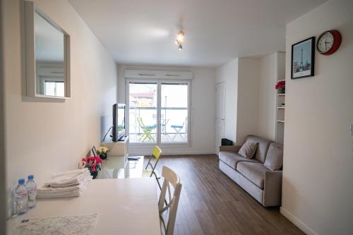 Photo de la galerie de l'établissement T2 avec parking et balcon près du métro et du parc des expositions, à Malakoff