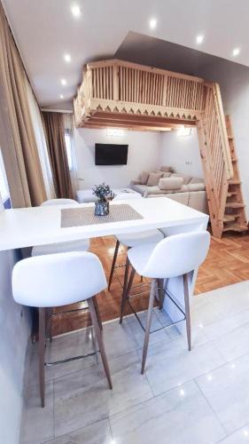 Coin salon dans l'établissement Zambak Apartments