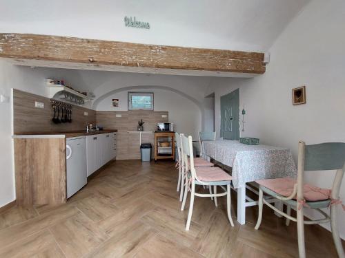 a kitchen and dining room with a table and chairs at Fehér szeder in Csopak