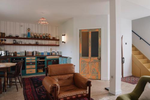 a living room with a chair and a table at Molly's Cabin, Countryside Stay in Sutton Bonington