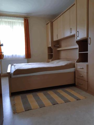 Una cama o camas en una habitación de Angererhof-Tragöß am Grünen See