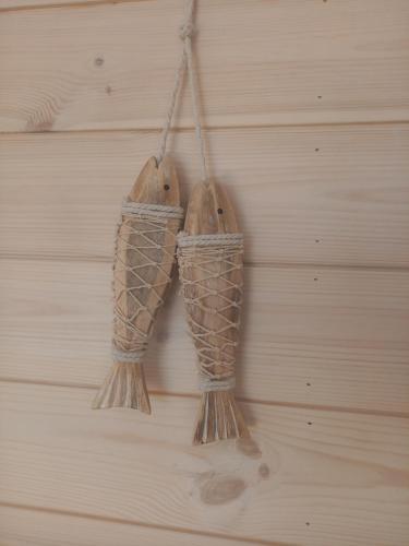 two wicker baskets hanging on a wall at Namelis Drevernoje 2 in Dreverna