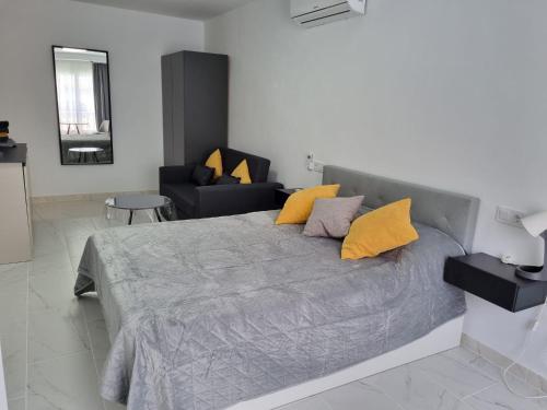 Posteľ alebo postele v izbe v ubytovaní Seascape - Tranquil Studio Apartment