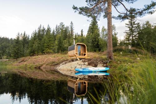 a tent sitting on the shore of a lake at Vidsyn Midjås in Vistad