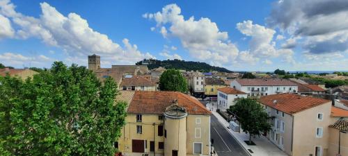 a view of a city with buildings and a street at KYRIAD ORANGE Centre Ville - HOTEL & RESTAURANT & BAR - La Galerie d'Art des Princes - Provence Alpes Côte d'Azur - France - Proche A7-A9 - exit21- Châteauneuf-du-Pape Avignon Bollene Nimes - 24h-24h in Orange