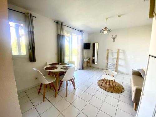 Φωτογραφία από το άλμπουμ του T2 Résidence Sun Hols les Rives du Lac piscine, jardin σε Saint-Saturnin-lès-Avignon