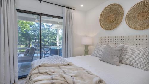 Walk to the Beach Contemporary Coastal Villa Fully Remodeled Spring 2024 Expansive Balcony photo 6